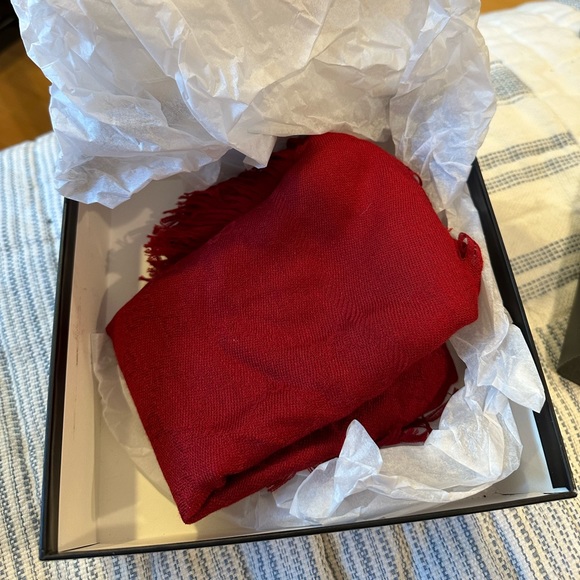 Gucci Red Silk Scarf NWT - Picture 2 of 8